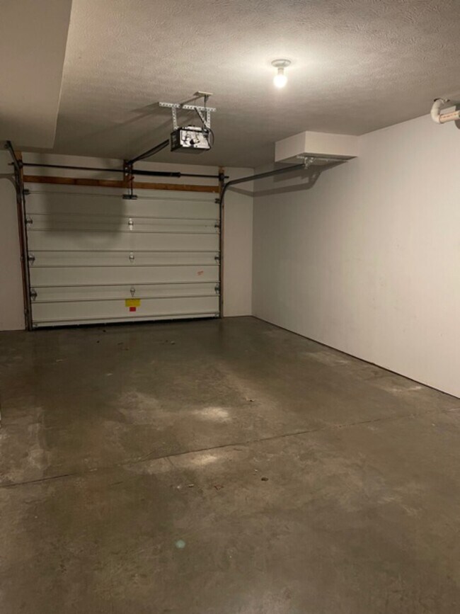 Building Photo - 400 block E Jackson