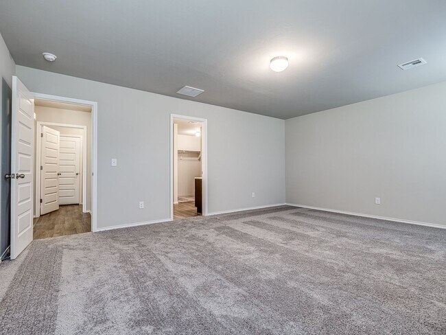 Building Photo - 629 W Lola Dr