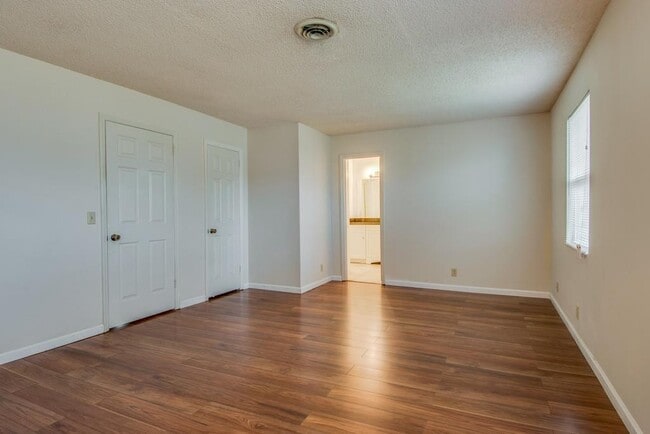 Building Photo - Coming soon! Nice remodel of townhouse Condo in Harbour Town. Gated complex!