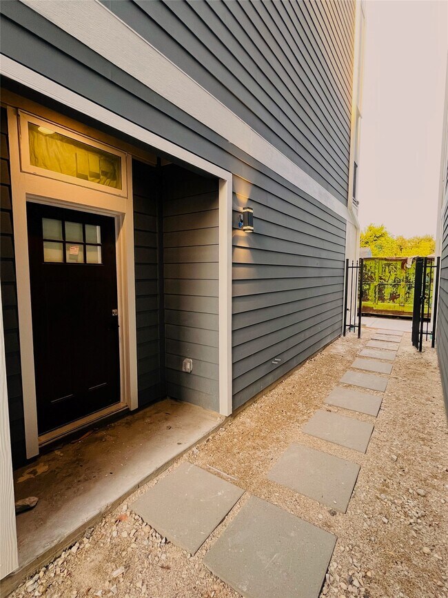 Building Photo - 3802 Yale St