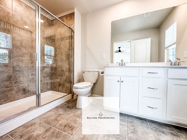 Building Photo - Beautiful new townhome available in Travelers Rest