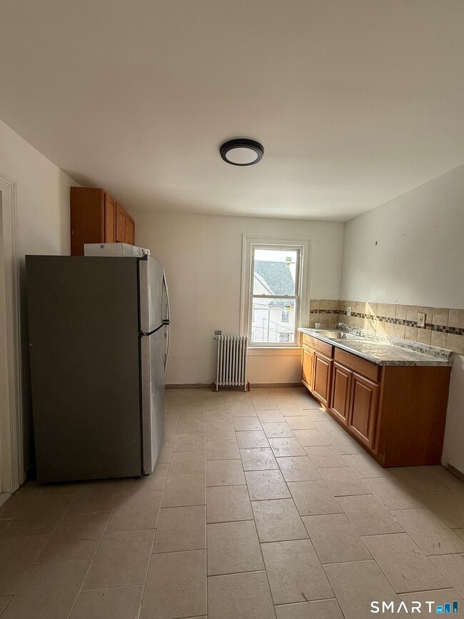 Building Photo - 250 Orange St