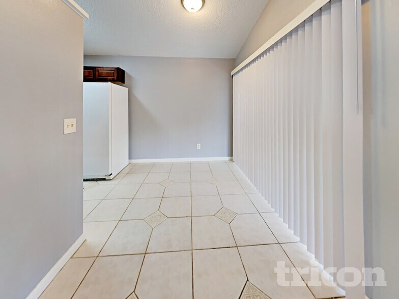 Building Photo - 10516 Parkcrest Dr