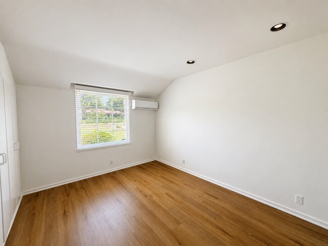 Building Photo - 2570 Wallingford Rd