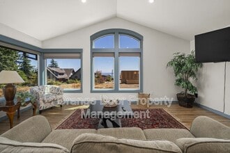 Building Photo - 7009 Stanich Ave
