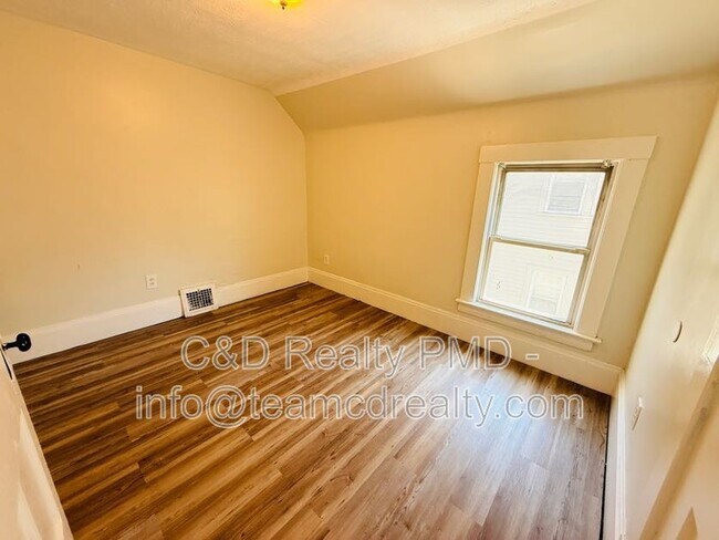 Building Photo - 1209 E 167th St
