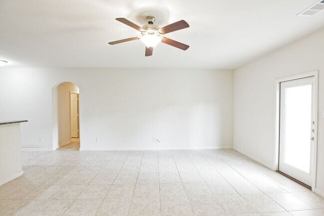 Building Photo - 1829 Persimmon Dr