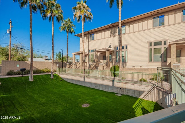 Building Photo - 738 S Beck Ave