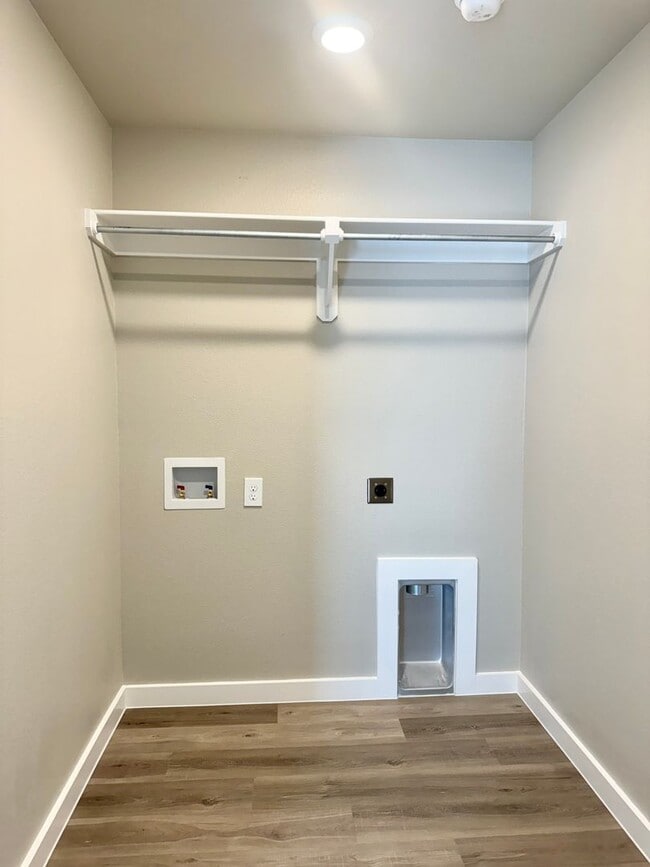 Building Photo - Newer Build in Frenship District! Beautiful 3/2/2 with Fridge and Sprinkler System!