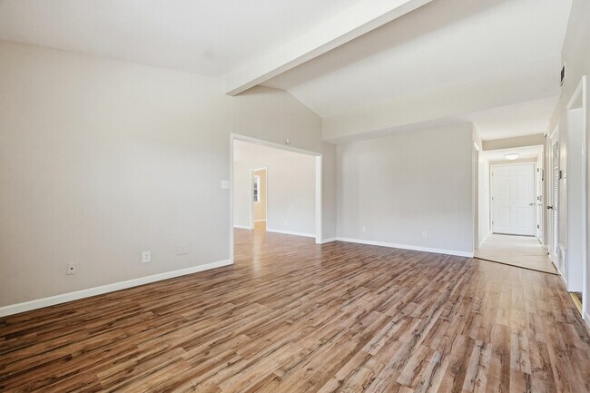 Building Photo - 338 Coral Dr SW