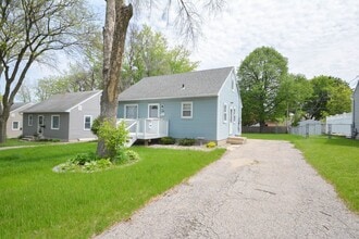 Building Photo - Impeccable updated home just blocks from downtown!