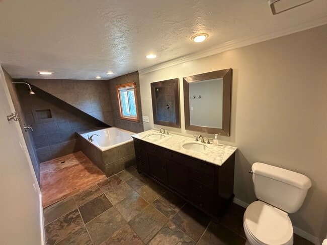 Building Photo - 8670 Snow Mountain Dr