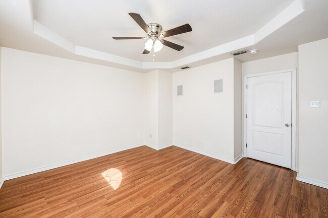 Building Photo - 1000 Ranchway Dr