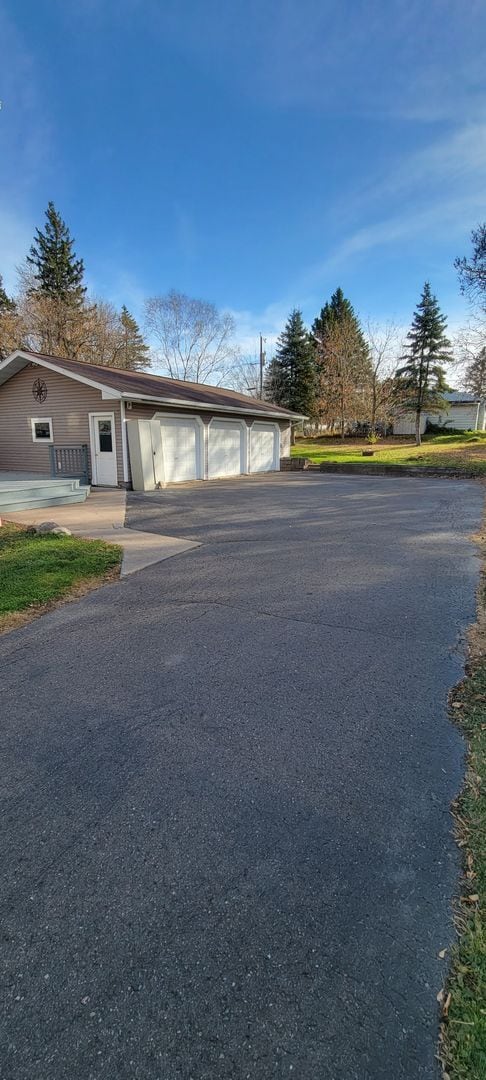Building Photo - Available August 1st - 3 Bed Home in Cloqu...