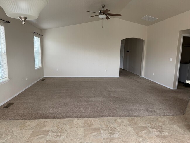 Building Photo - 108 NE Malad Ct