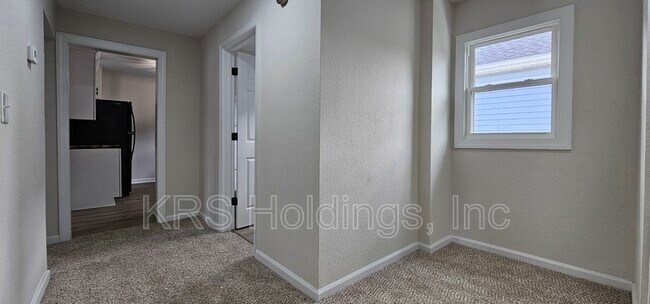 Building Photo - 308 St James Ave