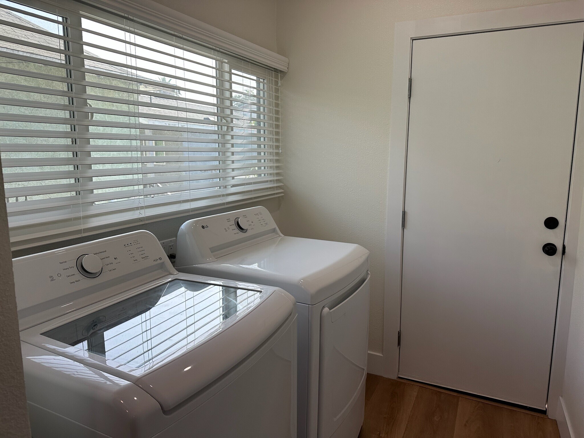 Building Photo - 4858 Ascot Ave