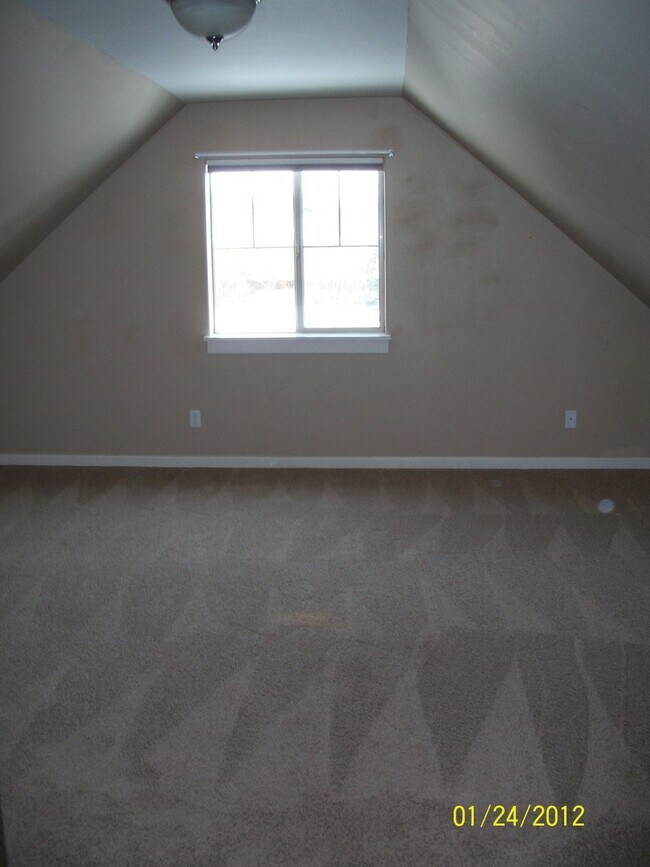 Building Photo - 611 N 15th Ave