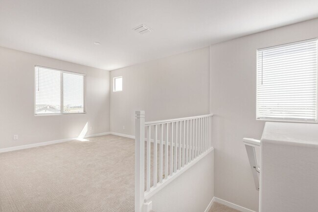 Building Photo - 4 Bedroom - Ready for you to Call It Home!!