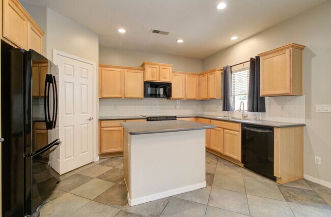 Building Photo - 2143 W Marconi Ave