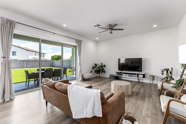 Building Photo - 4509 N 197th Ln