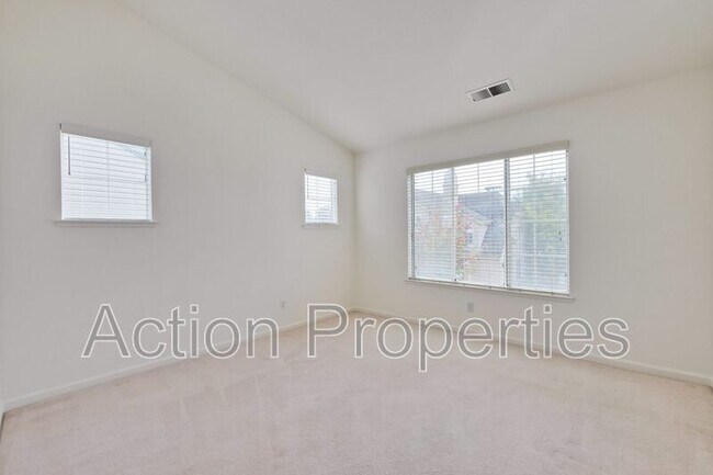 Building Photo - 857 Markham Terrace