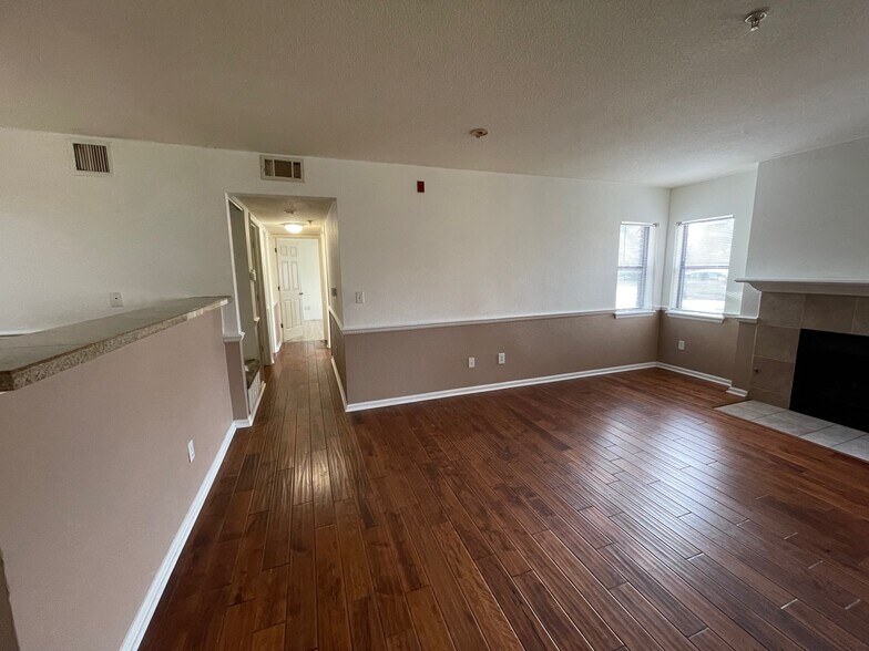 Building Photo - 8740 Corona St