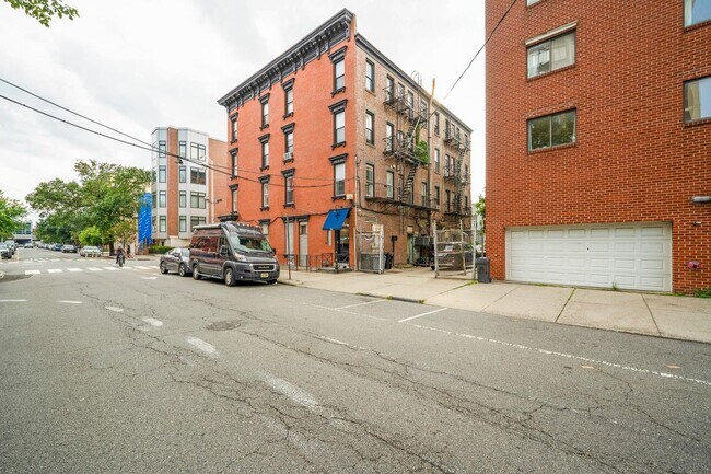 Building Photo - 450 1st St