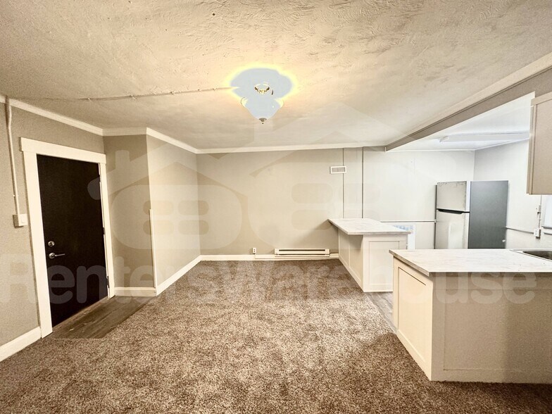 Building Photo - 2500 Grand Ave