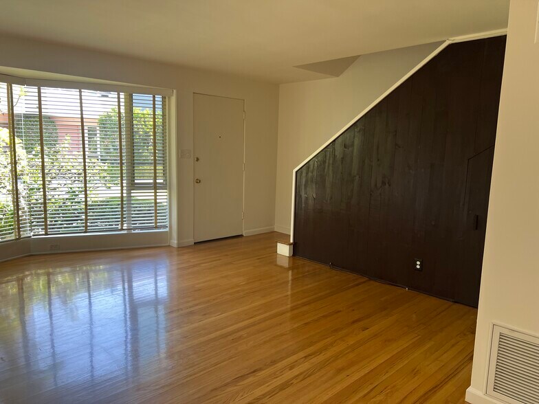 Building Photo - 1317 Lucile Ave