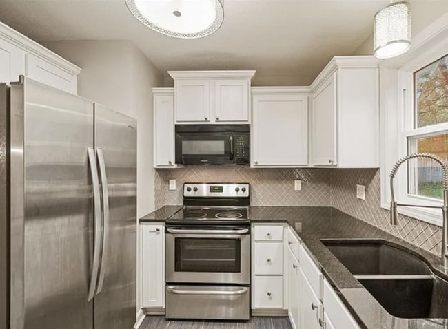 Building Photo - This Prairie Village Ranch is Ready for You!