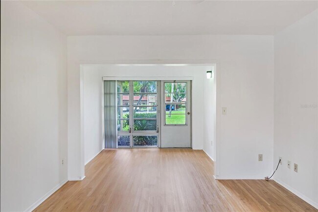 Building Photo - 1701 Pinehurst Rd
