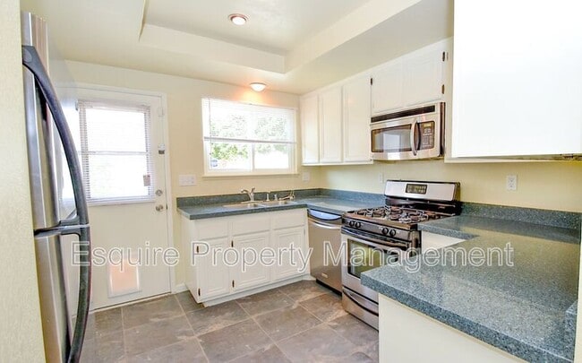 Building Photo - 1300 Gina Dr