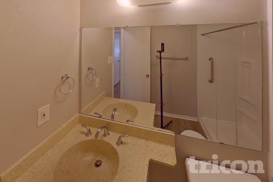 Building Photo - 300 Ripplewood Dr