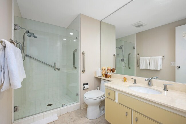 Building Photo - 900 Island Dr