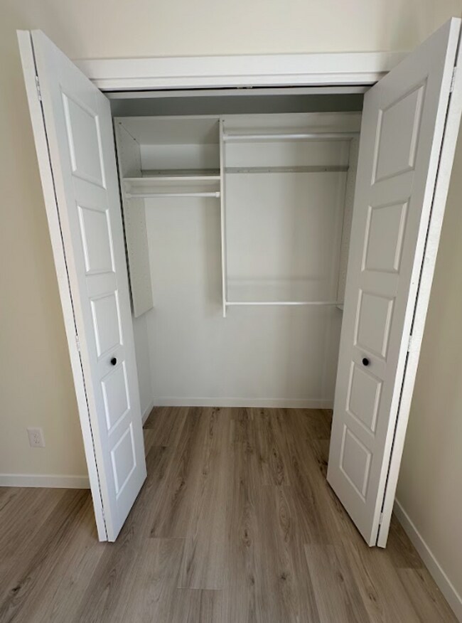 Building Photo - 2 Bedroom/1 Bath Duplex Available For Rent