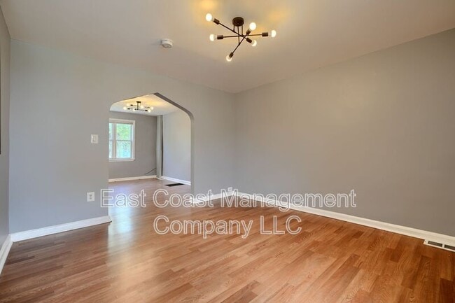 Building Photo - 5044 Chalgrove Ave
