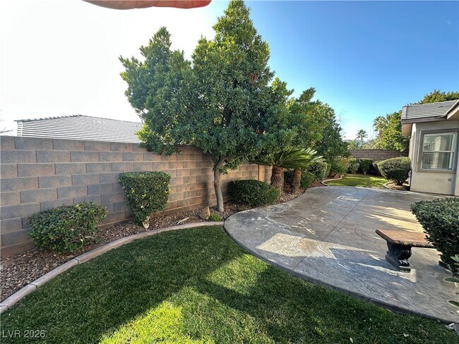 Building Photo - 10447 Garden Rose Dr