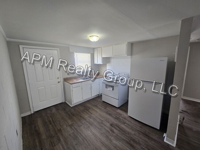 Building Photo - Renovated apartment in downtown Columbia
