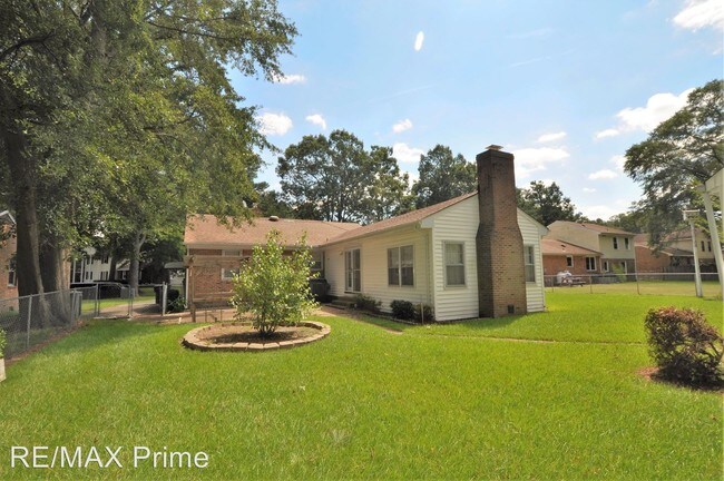 Building Photo - 3 br, 1.5 bath House - 4010 Queenswood Drive