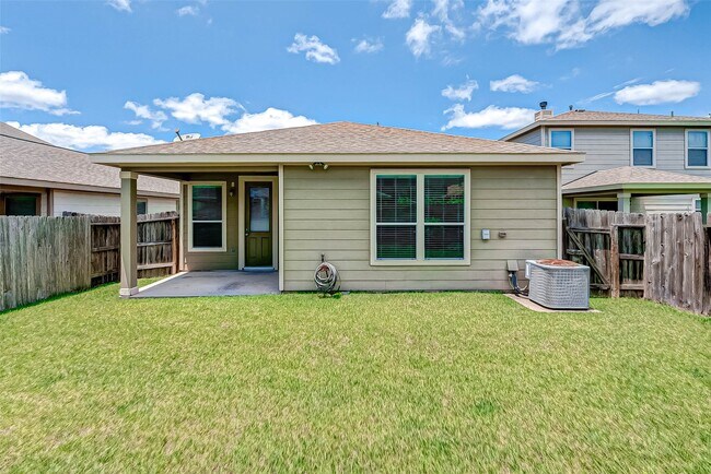 Building Photo - 26123 Parkman Grove Dr