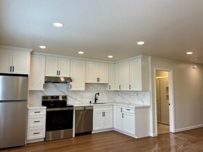 Building Photo - Light, bright & all NEW inside. Beautiful upgrades in this naturally bright 2 bd, 1 ba unit with ...