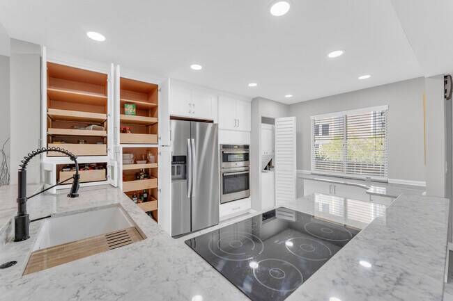 Building Photo - 7192 Huntington Ln