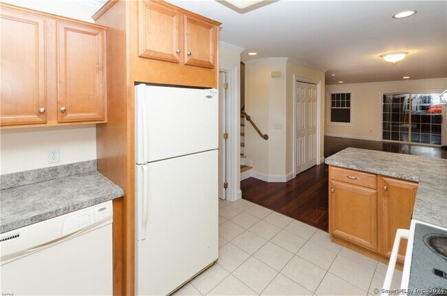 Building Photo - 527 W Thames St