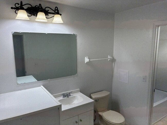 Building Photo - 2-Bedroom Duplex in North Lakeland