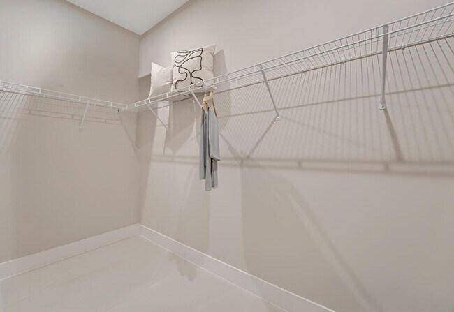 Building Photo - 923 SW Pr Ave