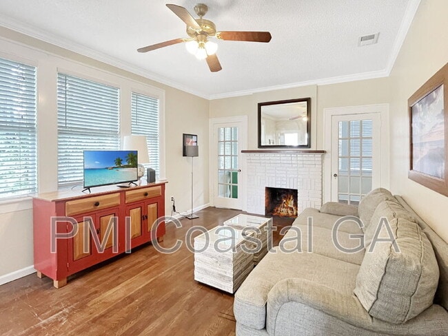 Building Photo - 521 E 49th St