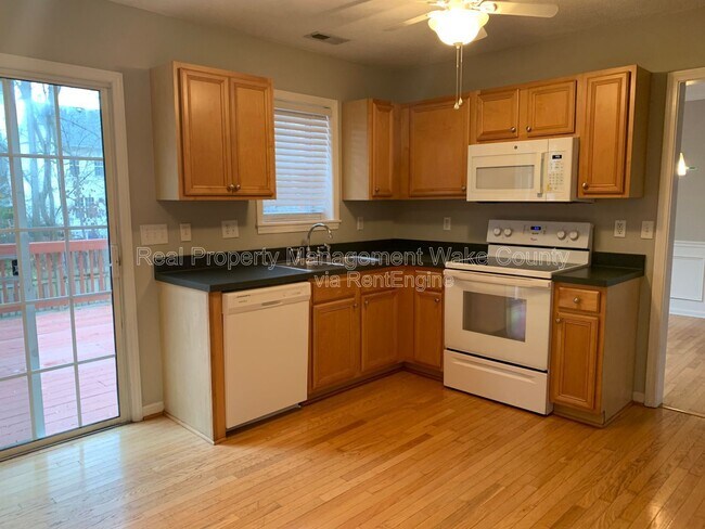 Building Photo - 400 Brierridge Dr