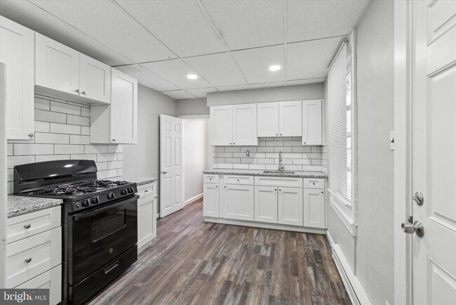 Primary Photo - 326 E Airy St