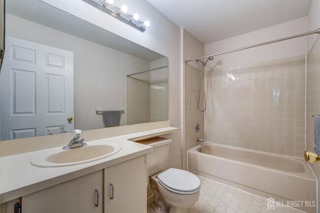 Building Photo - 318 Wimbeldon Ct